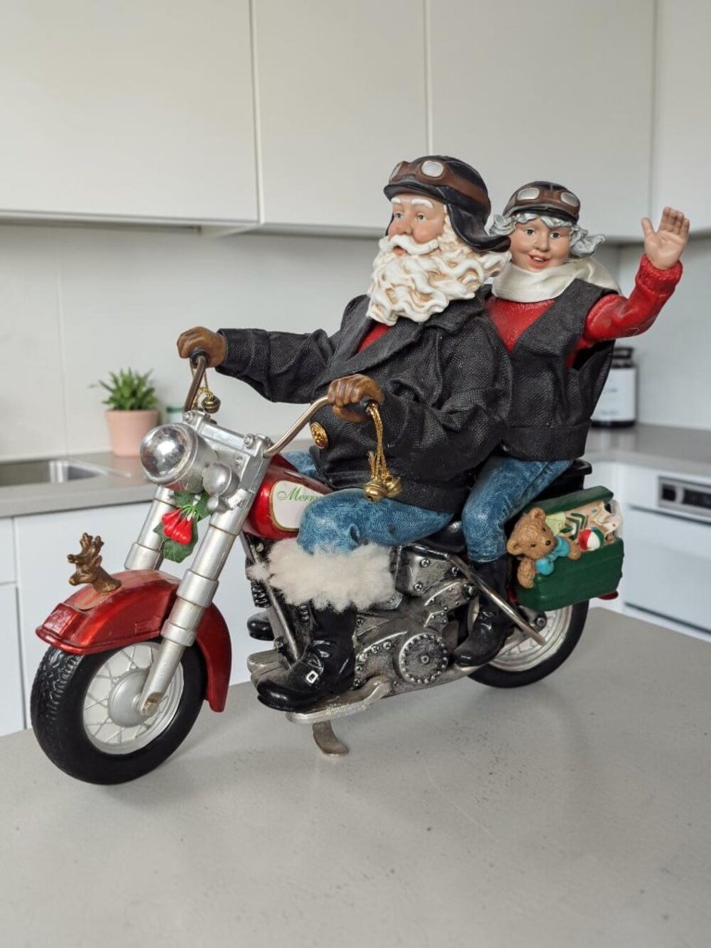 Possible Dreams Clothtique 2002 SANTA & MRS. CLAUS Riding a Motorcycle